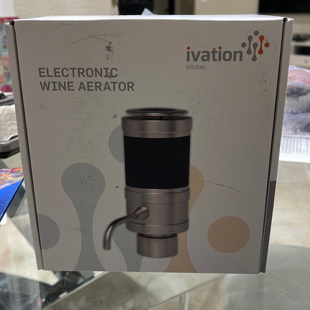 Invation kitchen wine aerator